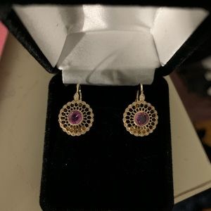 Pretty gold earrings